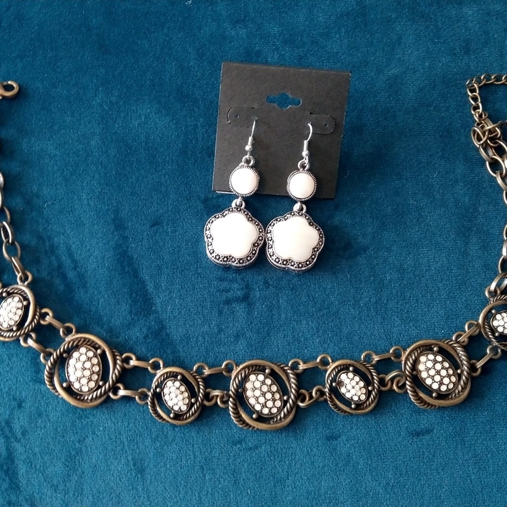Vintage Style Necklace and Earrings
